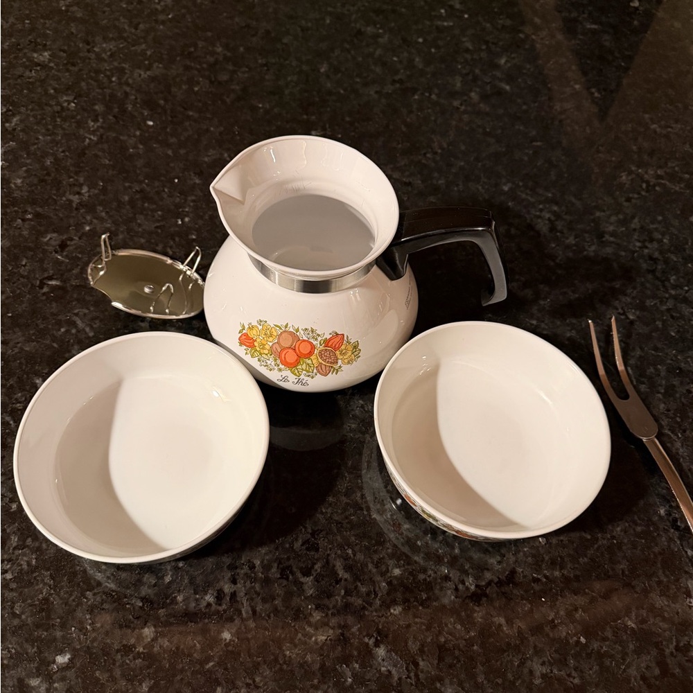 Corningware “Spice of Life” Pattern Teapot, Bowls & Fork - Picture 6 of 9